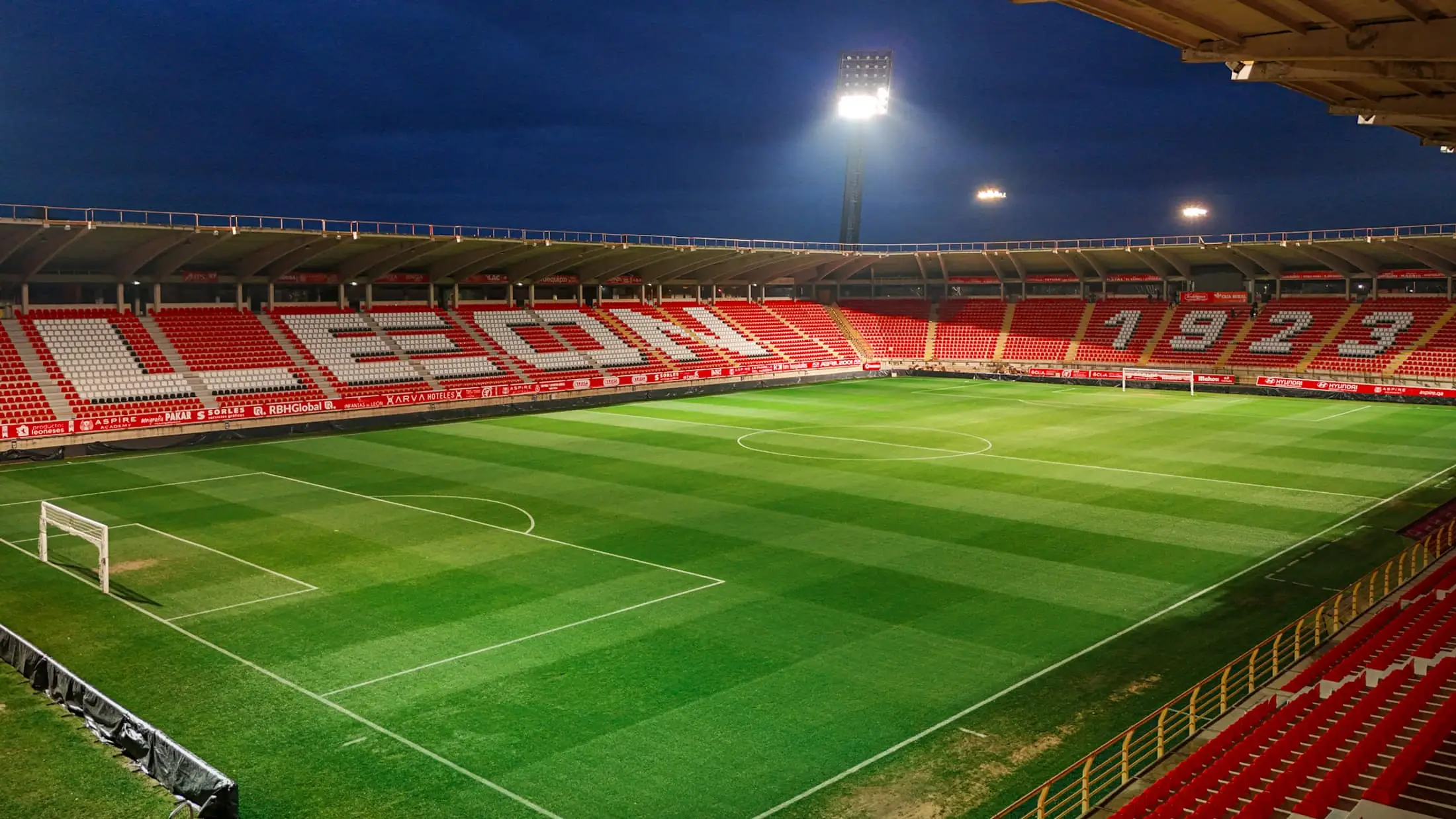 Grada del estadio en un día de partido